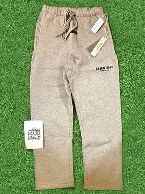 Fear of God ESSENTIALS sweats light oat meal